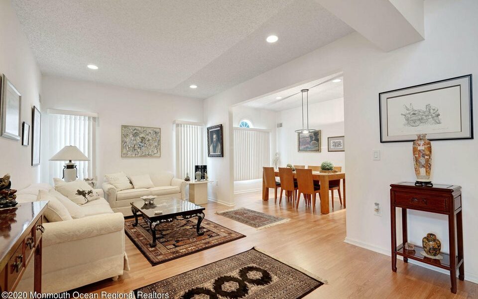 Keller Williams Realty: Yuliya Kazeyeva real estate agent in Marlboro, Manalapan, Freehold, Old Bridge to buy and sell house