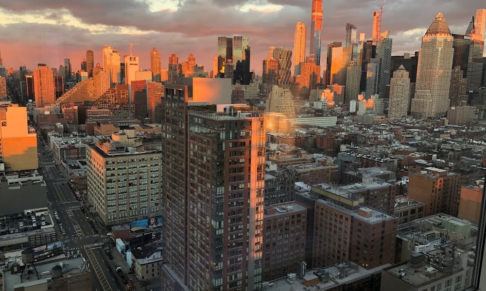 REAL ESTATE Agents near Midtown Manhattan, Queens NY
