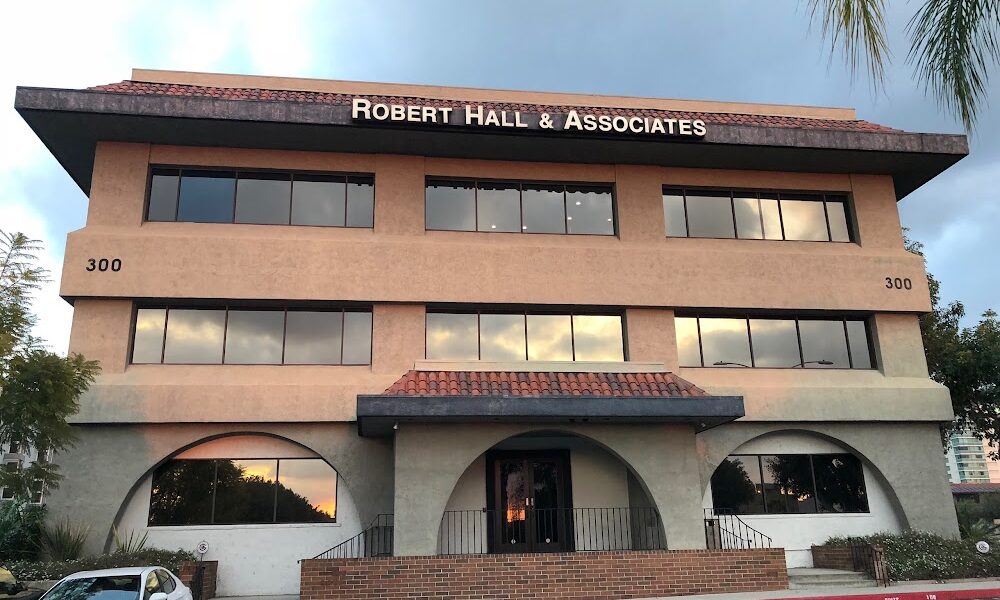 Robert Hall & Associates (Accountants & Tax Preparers)